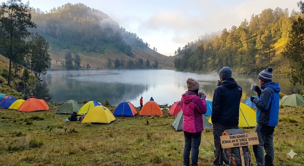Ranu Kumbolo: Bermalam di "Surga" Semeru yang Dingin